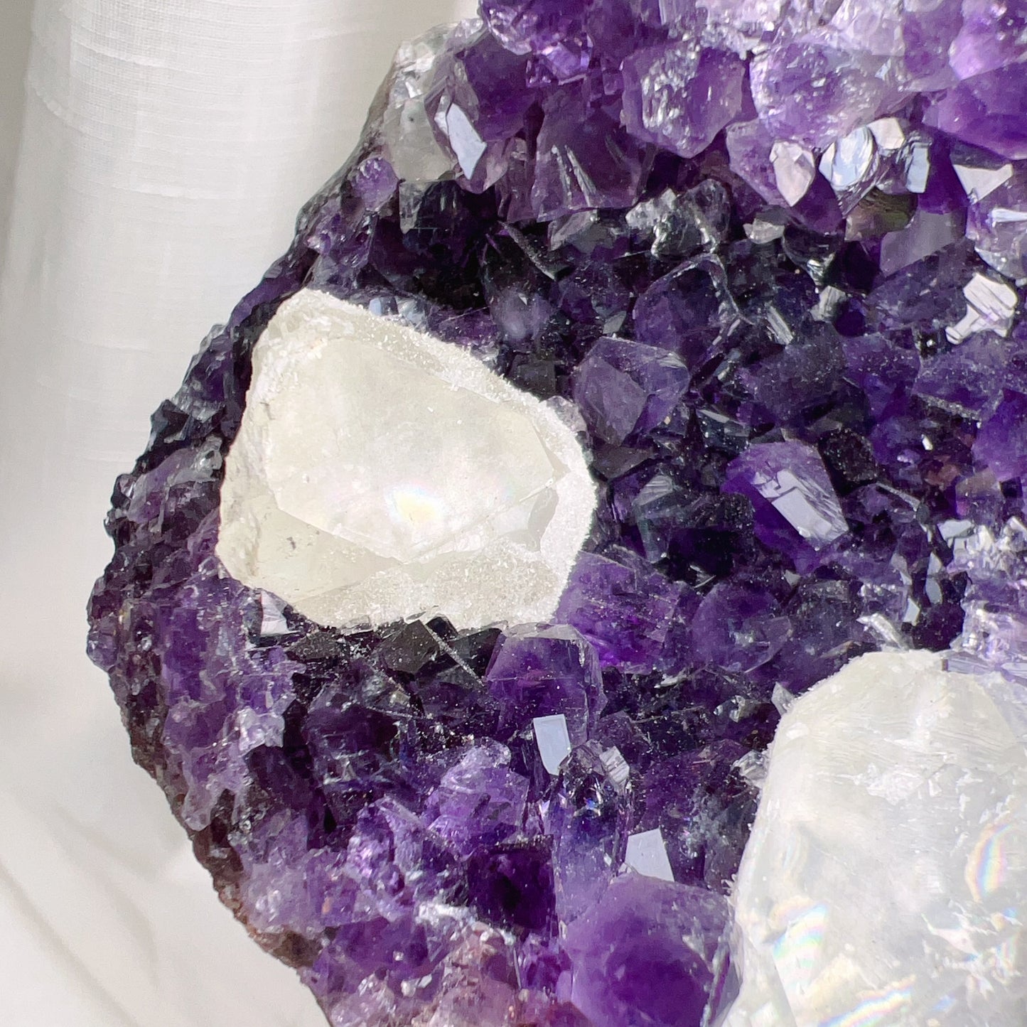 429.6G Natural Amethyst Raw Stone Geode With Calcite Crystal Inclusion