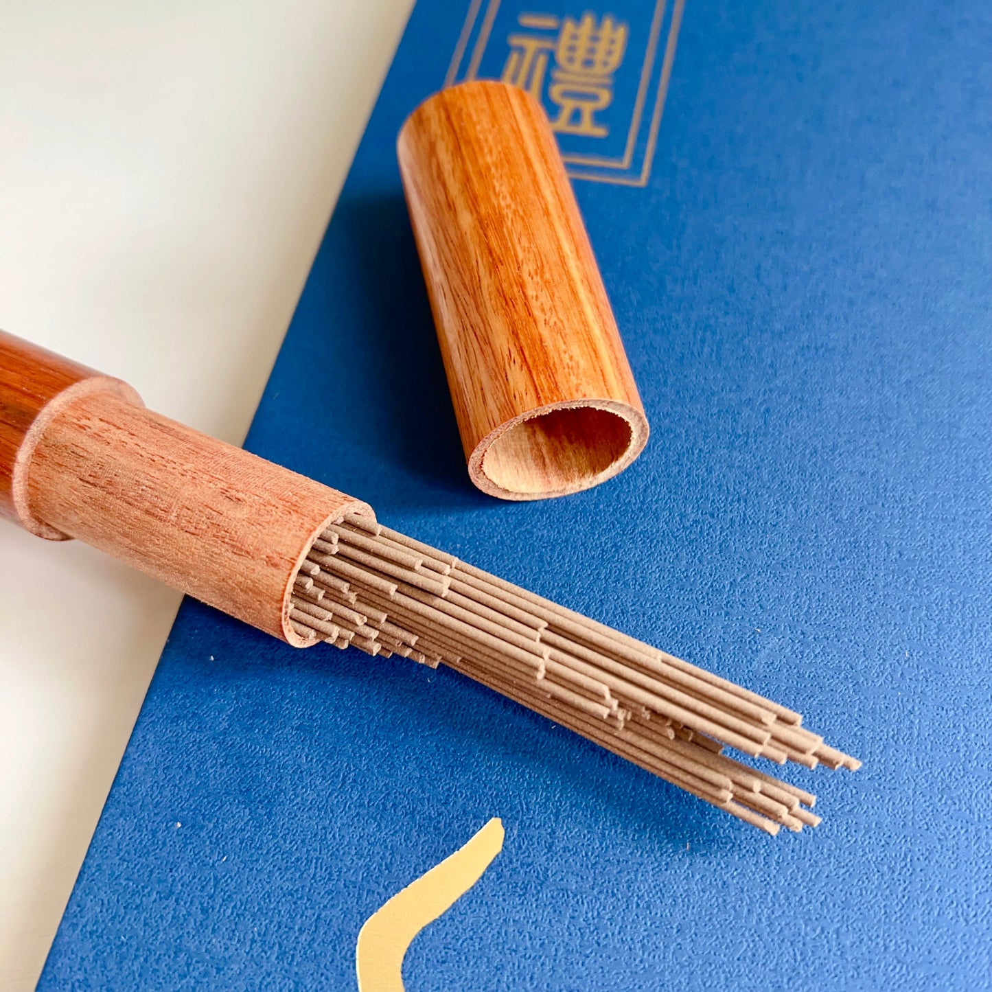 Premium Vietnamese Agarwood Incense Sticks With Rosewood Burner – Perfect For Cleansing, Healing, Meditation, And Yoga