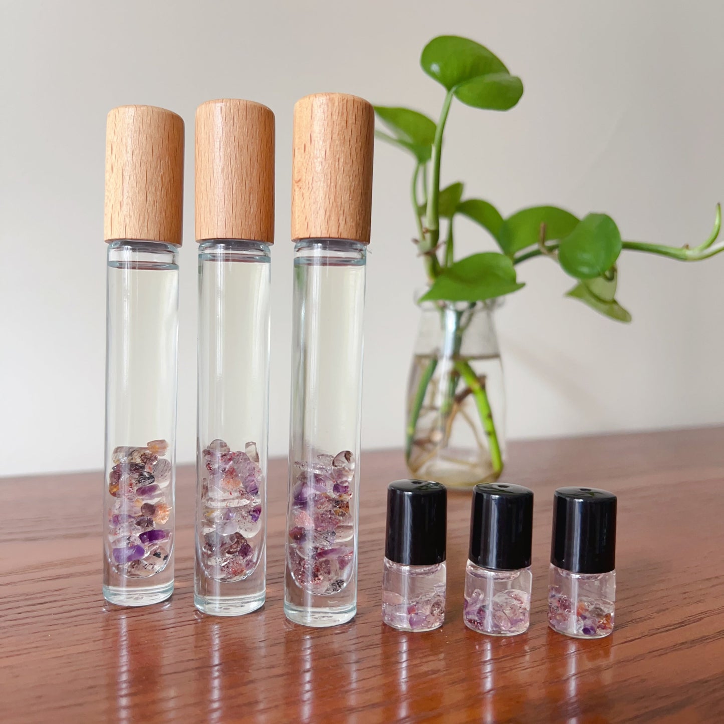 10Ml Natural Woody Essential Oil Energy Roll-On Perfume Infused With High-Frequency Super Seven Crystal Gravels