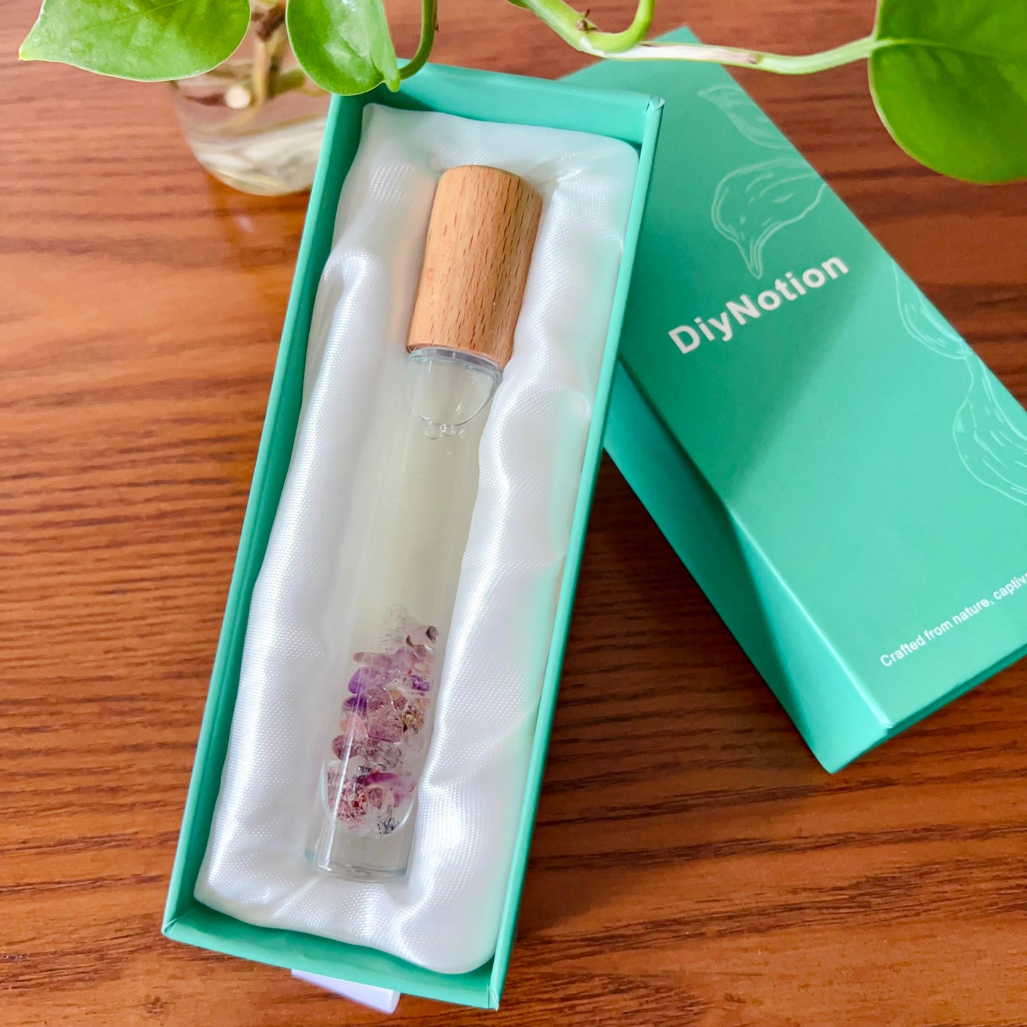 10Ml Natural Woody Essential Oil Energy Roll-On Perfume Infused With High-Frequency Super Seven Crystal Gravels