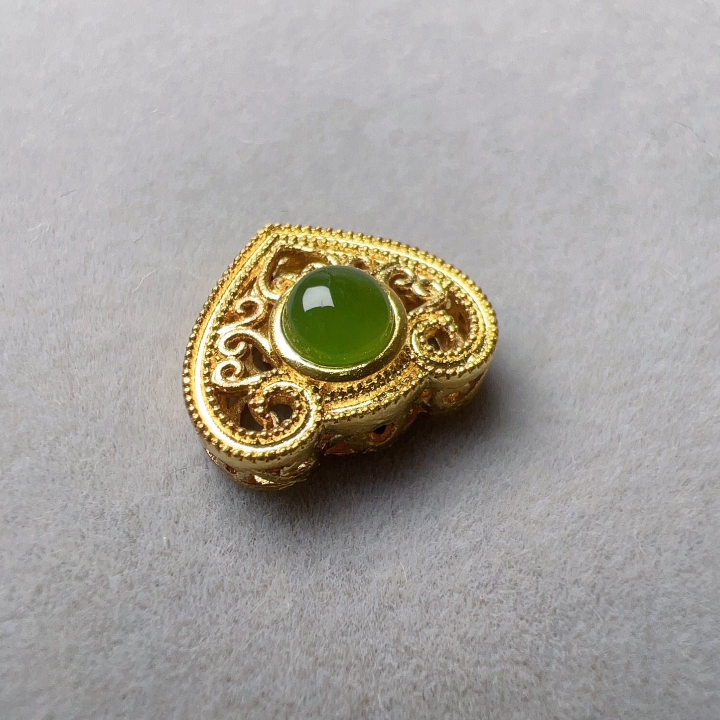 18K Yellow Gold With Green Nephrite Setting Heart Shape Bead Charms For Diy Jewelry Projects