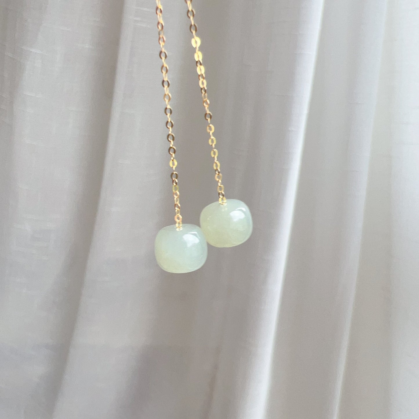 Elegant Earrings – High Quality Green Nephrite With 18K Yellow Gold Earring Chains