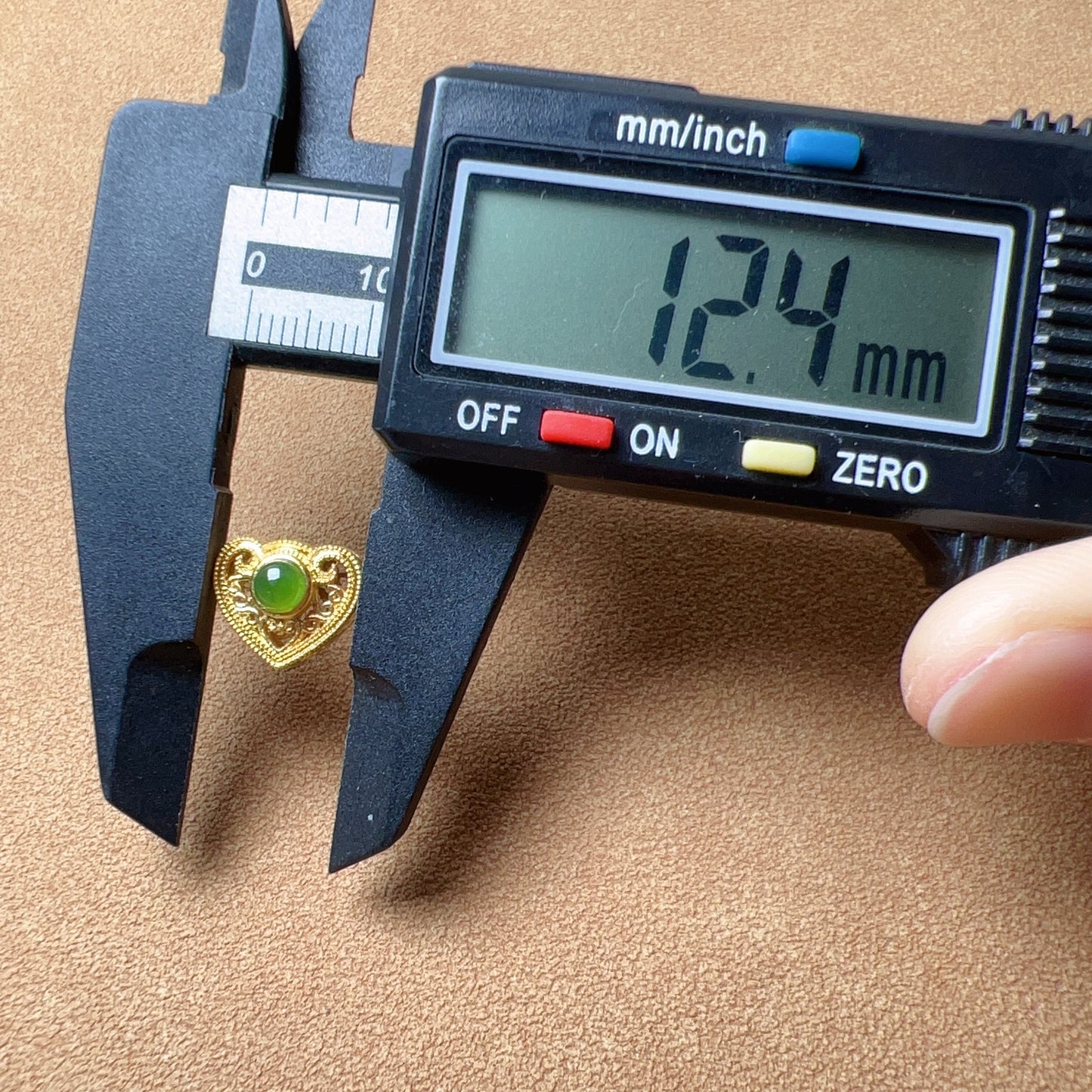 18K Yellow Gold With Green Nephrite Setting Heart Shape Bead Charms For Diy Jewelry Projects