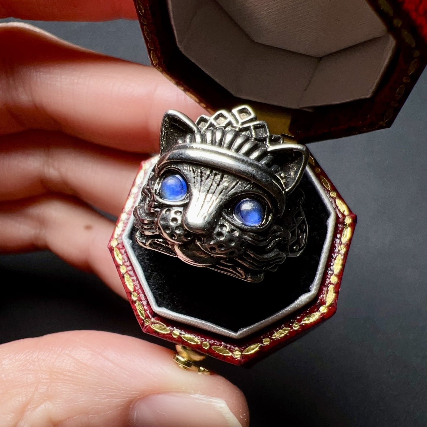 Super Cute Cat Ring With Natural Blue Flash Labradorite | Handmade Fashion Jewelry