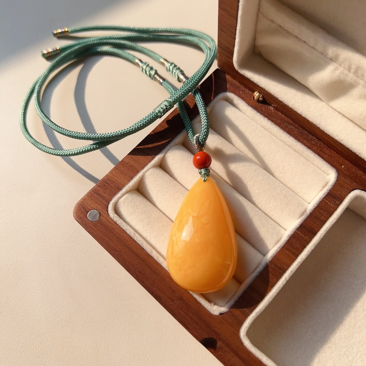 Handmade High-Quality Amber Pendant Necklace With Nanhong Agate | Unique Gemstone Jewelry