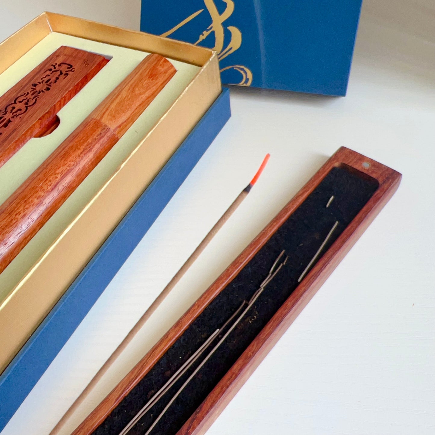 Premium Vietnamese Agarwood Incense Sticks With Rosewood Burner – Perfect For Cleansing, Healing, Meditation, And Yoga