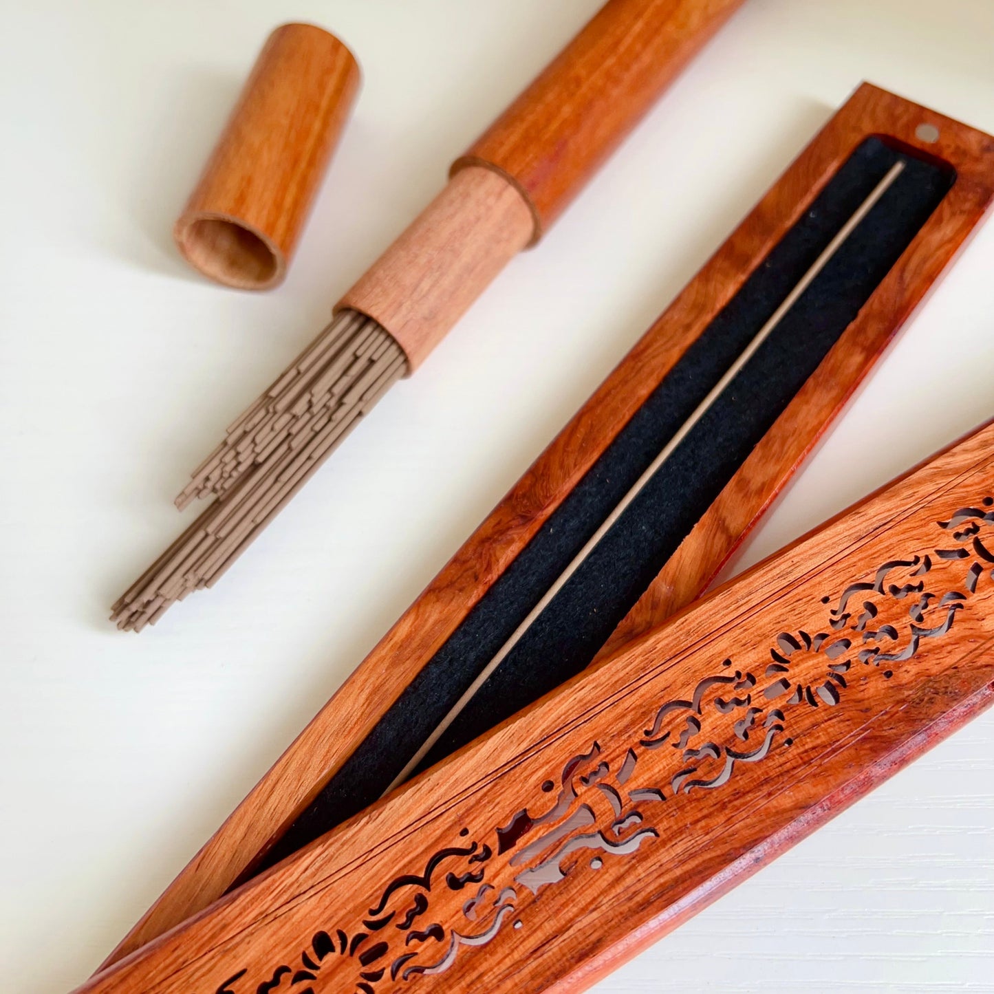Premium Vietnamese Agarwood Incense Sticks With Rosewood Burner – Perfect For Cleansing, Healing, Meditation, And Yoga