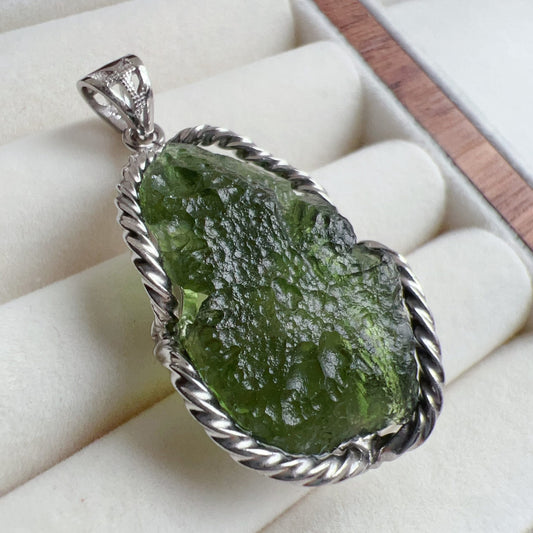Best Green Color 8.4G Moldavite Raw Stone Pendant Necklace | High-Frequency Heart Chakra Healing Stone